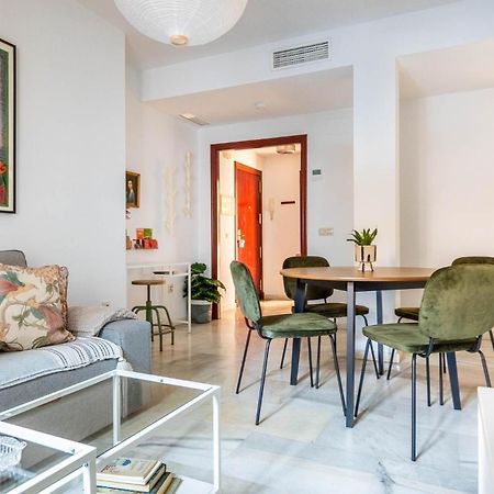 Piso Con Patio Privado Y Parking Nervion Sevilla Exterior photo