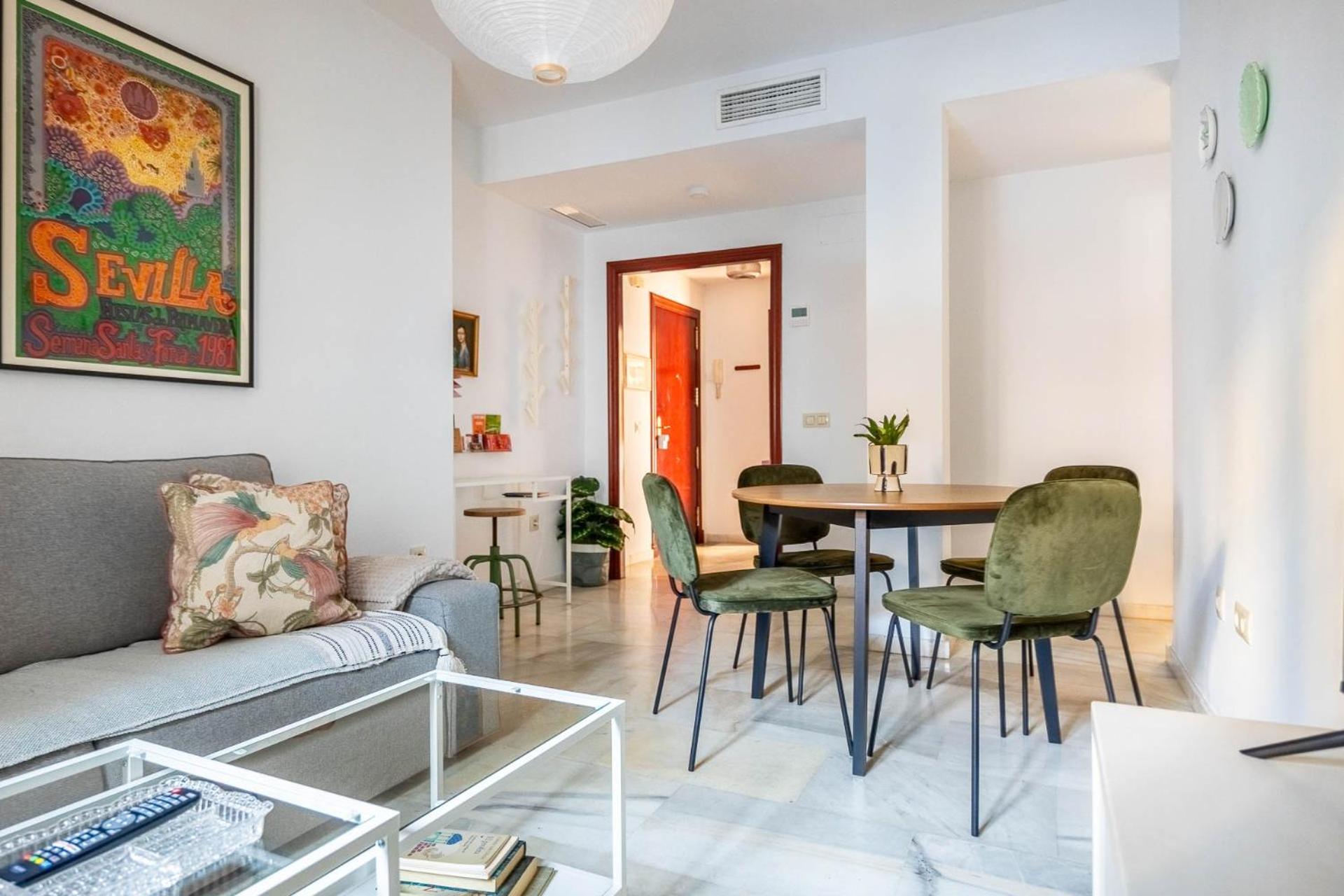 Piso Con Patio Privado Y Parking Nervion Sevilla Exterior photo