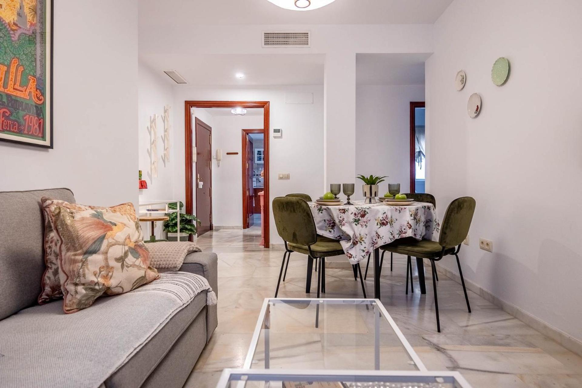 Piso Con Patio Privado Y Parking Nervion Sevilla Exterior photo