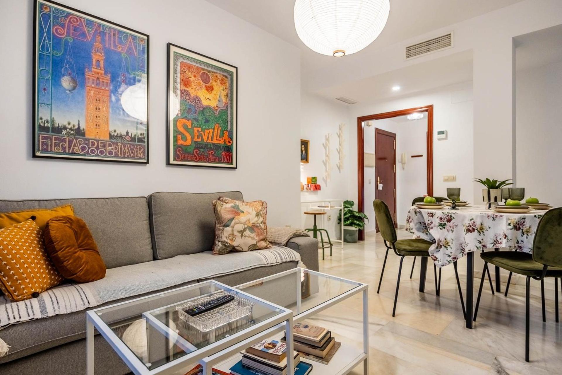 Piso Con Patio Privado Y Parking Nervion Sevilla Exterior photo