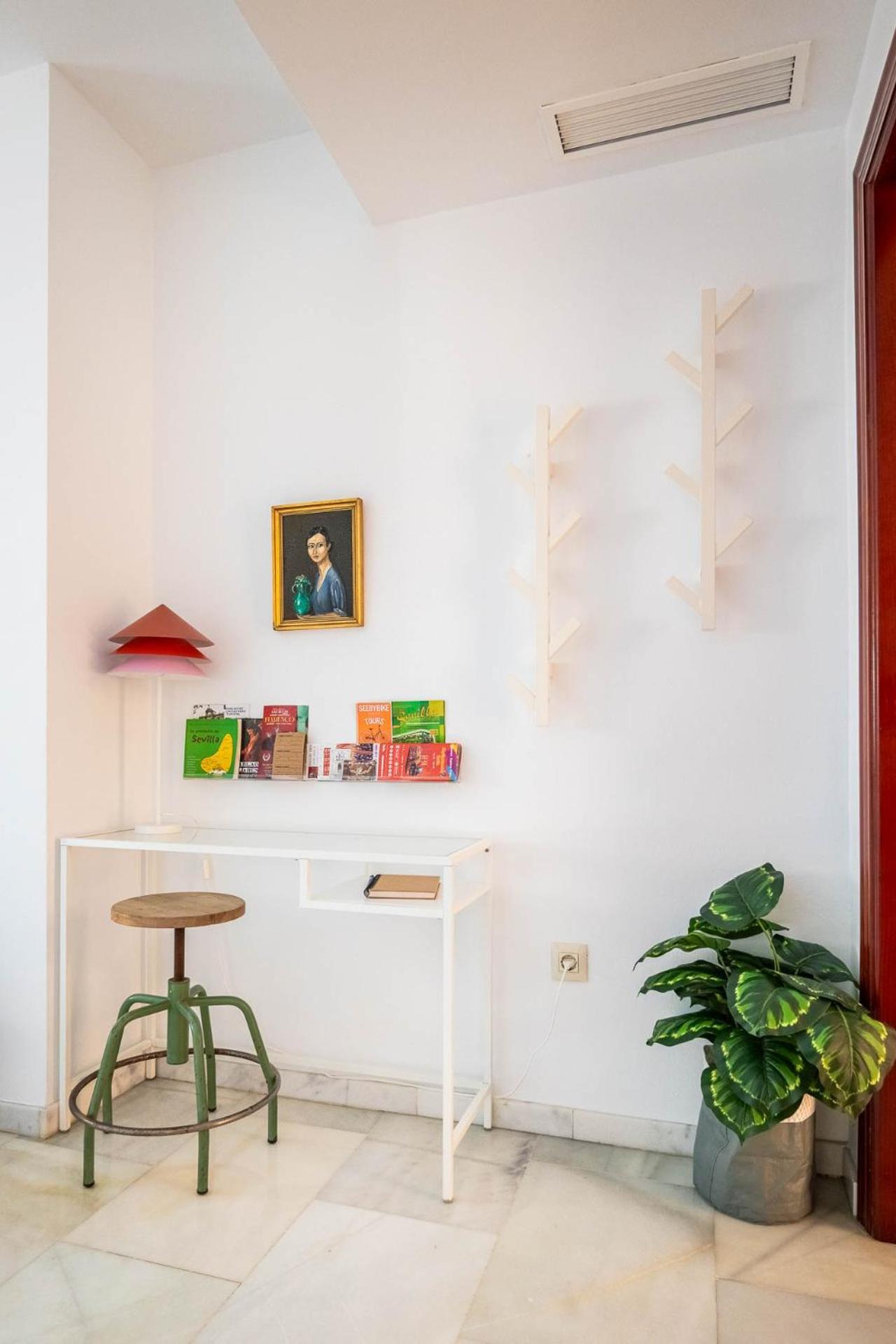 Piso Con Patio Privado Y Parking Nervion Sevilla Exterior photo