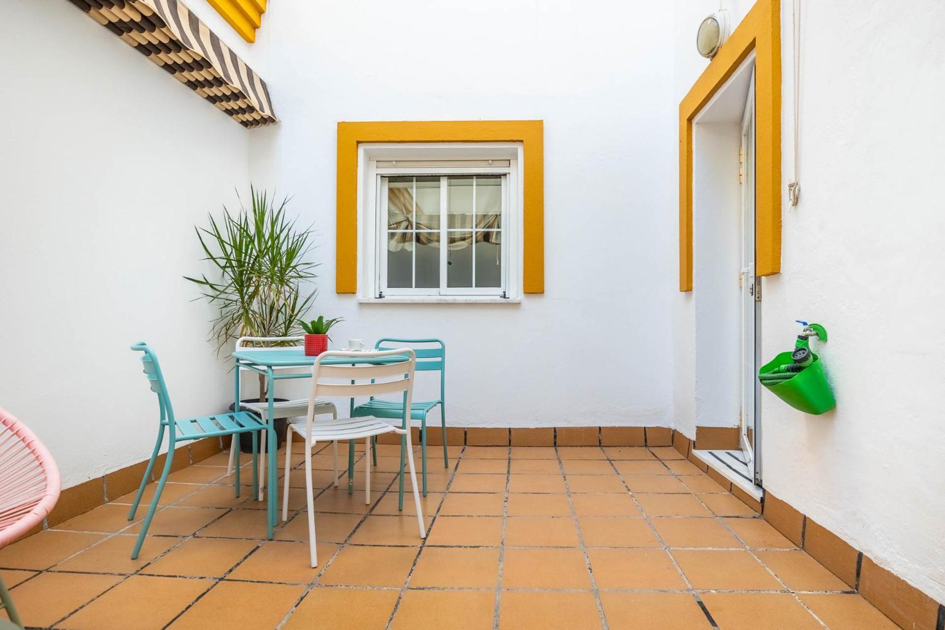Piso Con Patio Privado Y Parking Nervion Sevilla Exterior photo