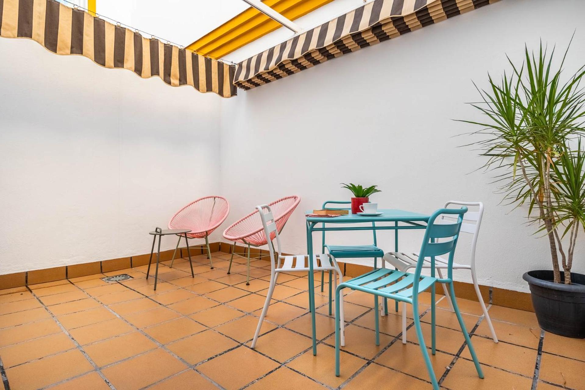 Piso Con Patio Privado Y Parking Nervion Sevilla Exterior photo